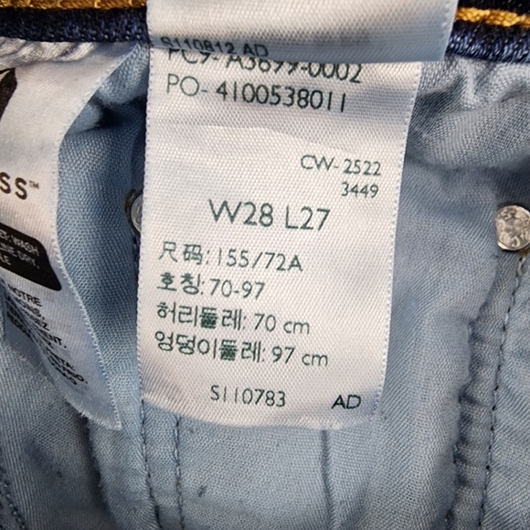 Levi’s Silver Tab Mom Jeans Size 28x26 High Waisted Frayed Hem - Picture 10 of 11